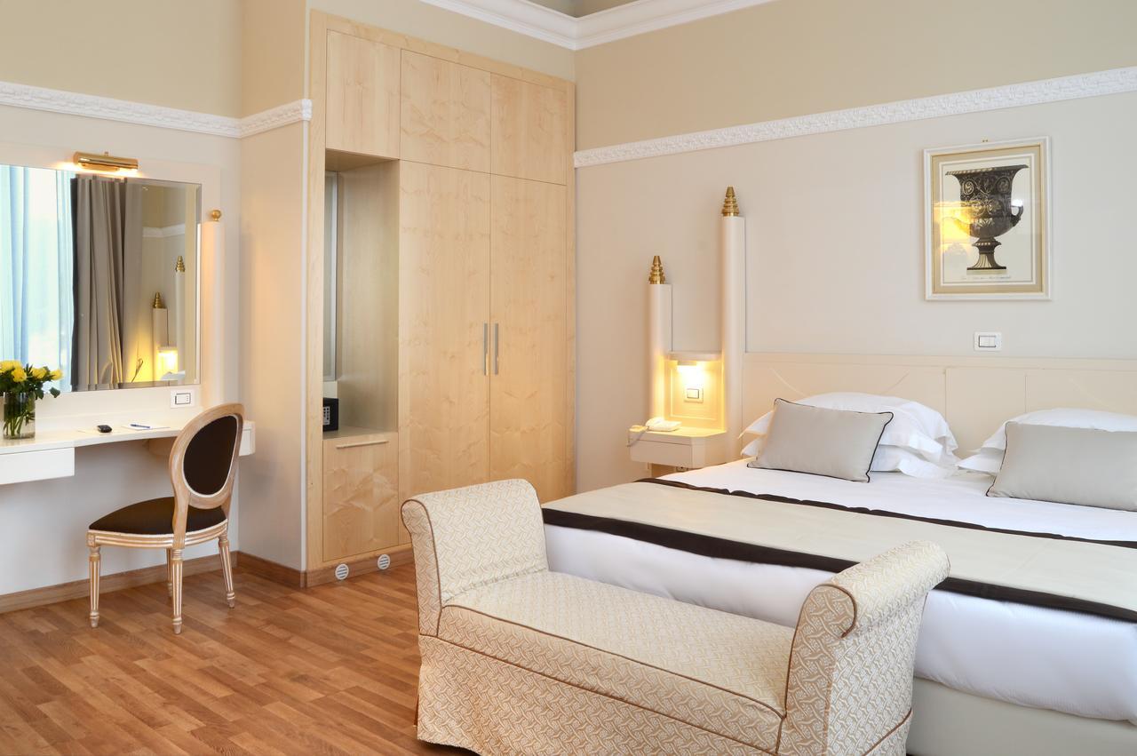 Grand Hotel Vittoria Montecatini Terme Oda fotoğraf